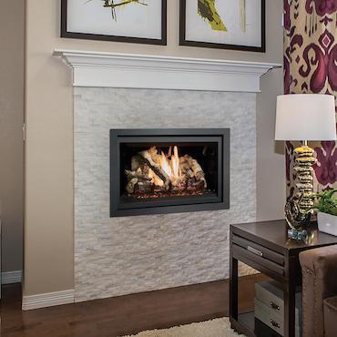 564 TRV 25K Clean Face Deluxe™ fireplace in living room white mantle
