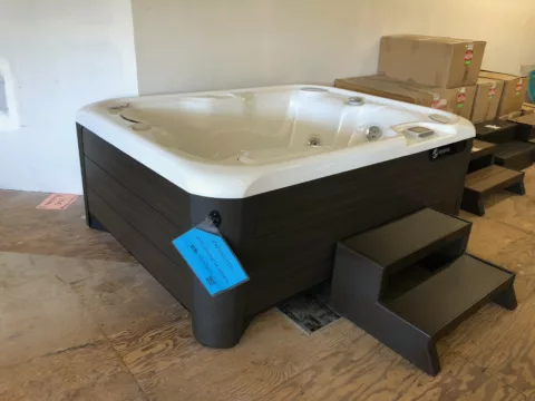 2021 Jetsetter LX Walnut/White