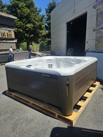  2022 Hotspring Highlife Vanguard® NXT VVN
